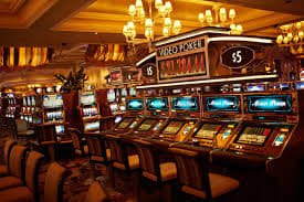 Sportsbook မှ ဘောလုံး Bet ပြုလုပ်နေသောမြင်ကွင်း